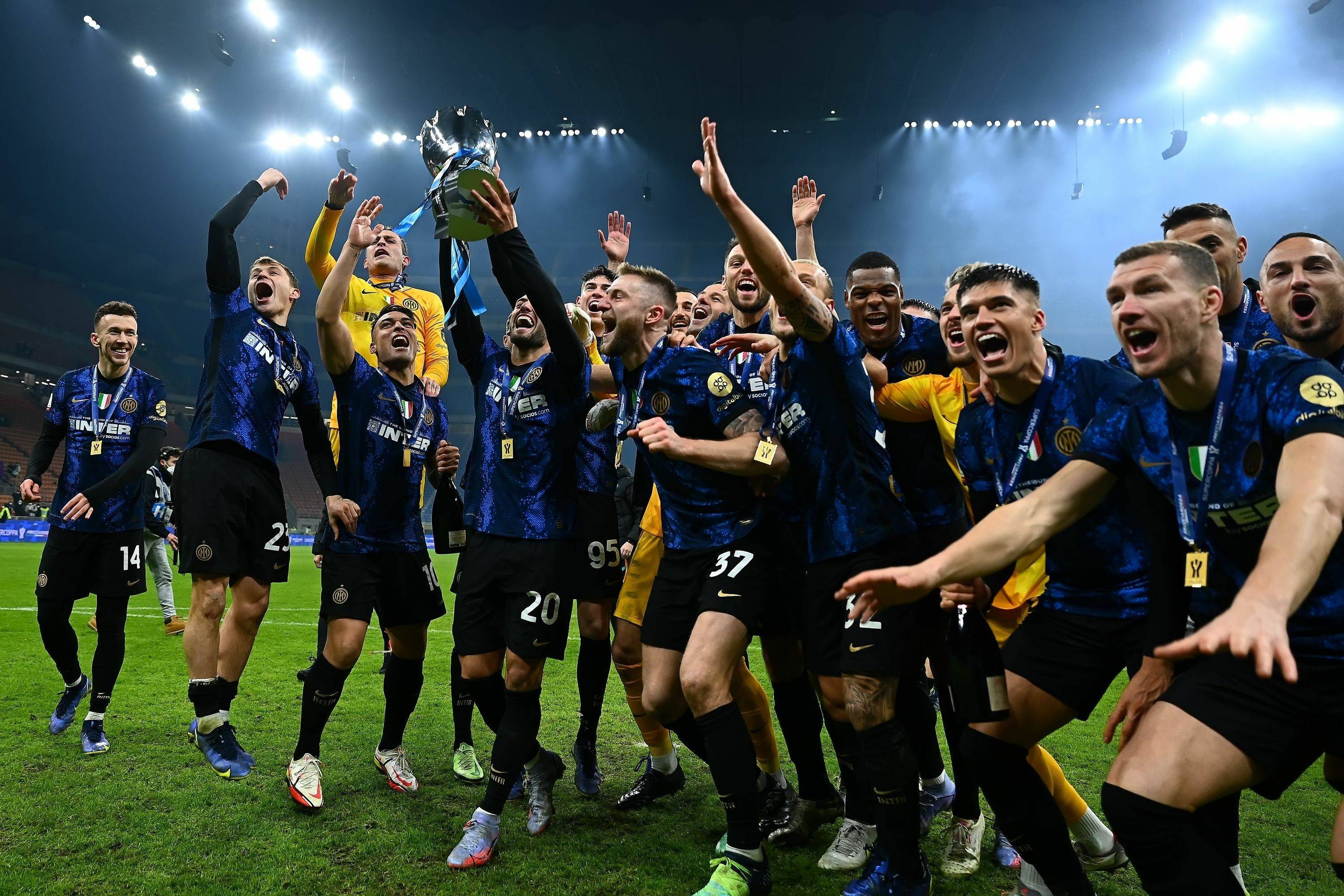 德信体育-AC米兰主场决战，士气高昂备战