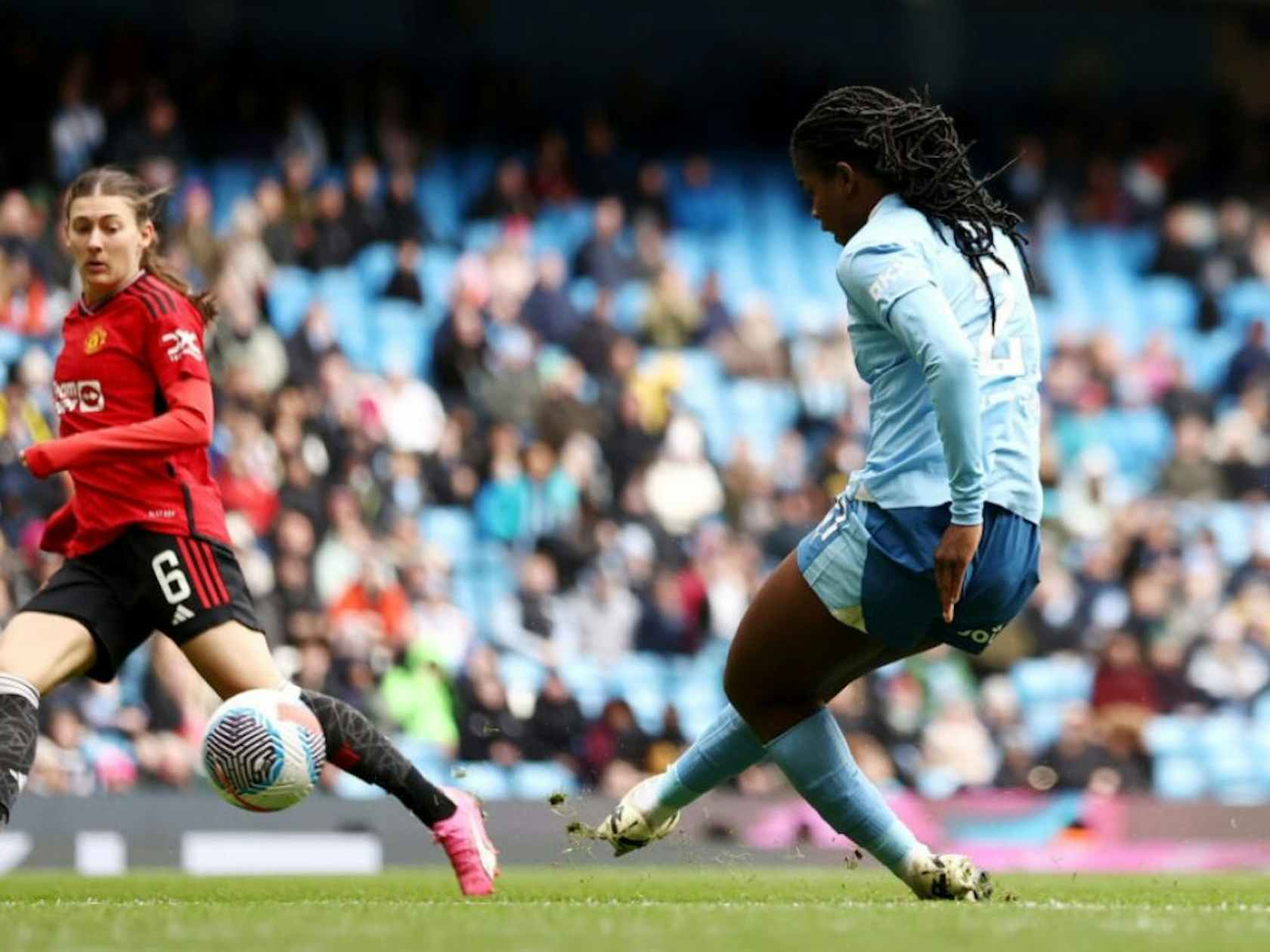 德信app下载-曼城后卫获得进球，协助球队取得胜利