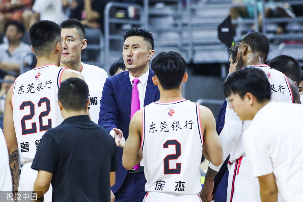 德信app-斯佩齐亚队传控战术备受质疑，球迷呼声高涨