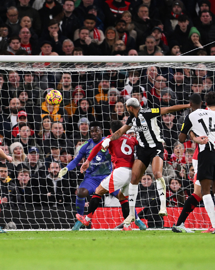 德信体育app下载-曼联主场遭遇尴尬，领跑位置岌岌可危